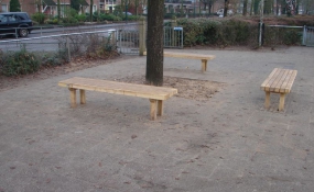 Bankje (schoolbankje buiten) (4)