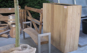 Beurs met plantenbakken, poorten en meubels Robinia (3)
