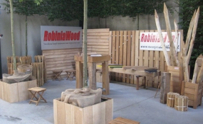 Beurs met plantenbakken, poorten en meubels Robinia (4)